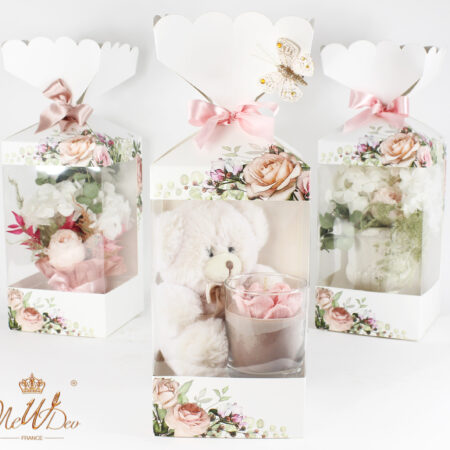 Bo&icirc;te avec fen&ecirc;tre transparente pour cadeaux