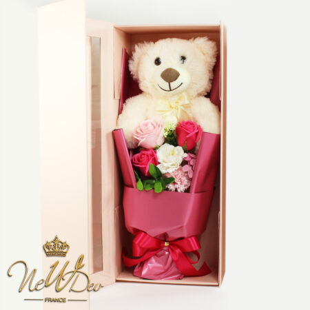 ours en peluche avec fleurs en savon